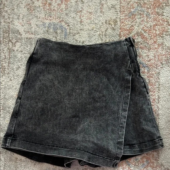 PINK LIKY Gray Asymmetrical Denim Skort XS - Picture 6 of 7